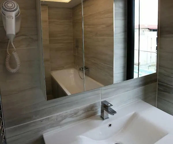 Calendula Ayurvedic & Medical فندق